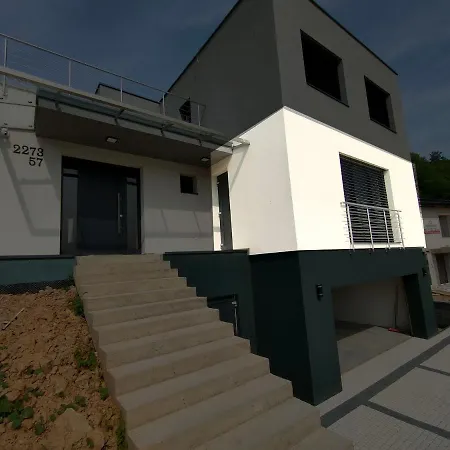 Apartmán Prémiový S Vlastným Vchodom A Parkovaním V Garáži Svidnik