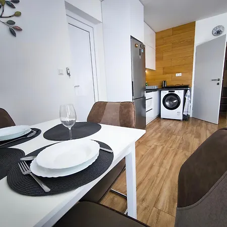 Premiovy S Vlastnym Vchodom A Parkovanim V Garazi Svidnik