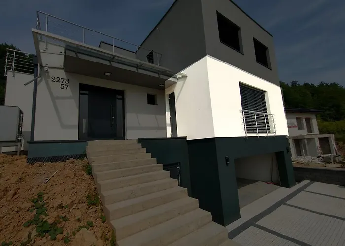 Apartment Premiovy S Vlastnym Vchodom A Parkovanim V Garazi Svidnik